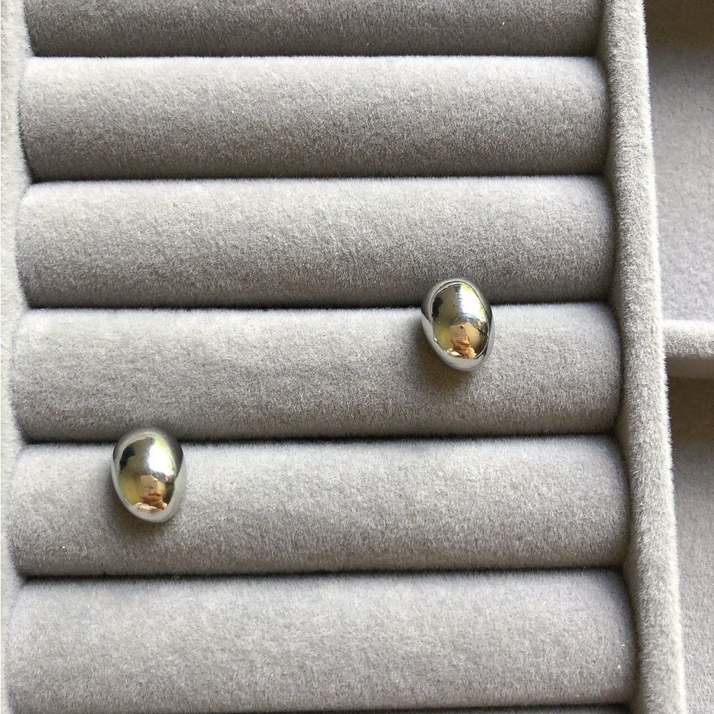 ✨Silver stud earrings